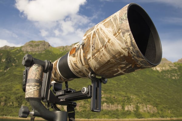 The 800mm lens is well supported by the Long Lens Support Package (CB-YS-QR Package).